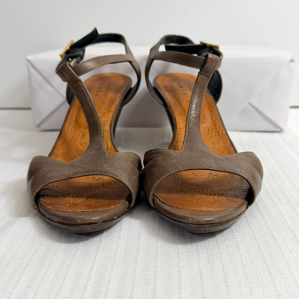 Chie Mihara Women T-Strap Leather‎ Sandals EU 38 Peep Toe Kitten Heel Classic - Picture 2 of 10